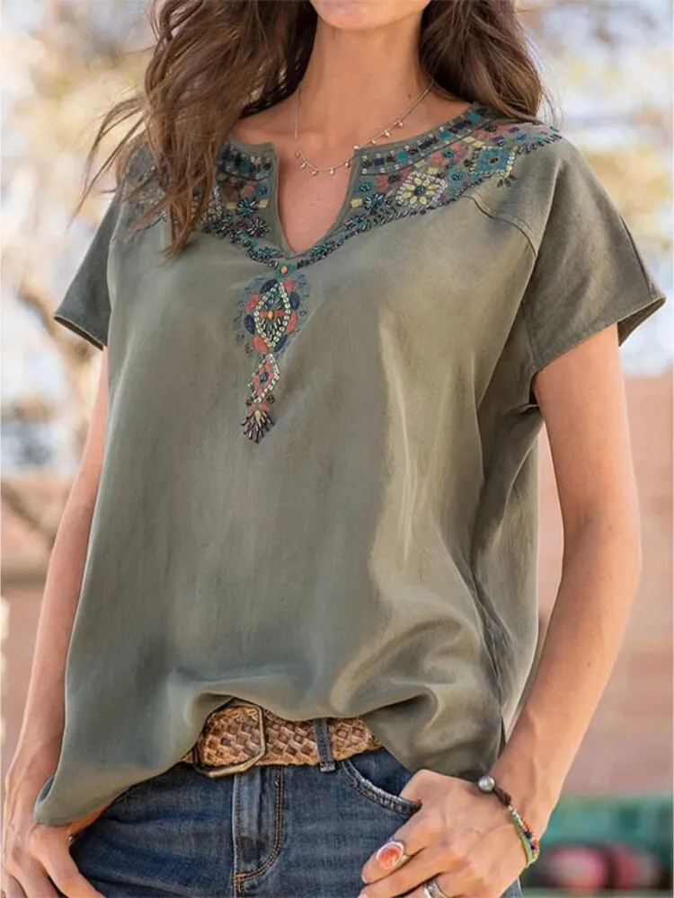 New Loose Ethnic Style Tops Short-sleeved T-shirt V-neck Embroidered Blouse