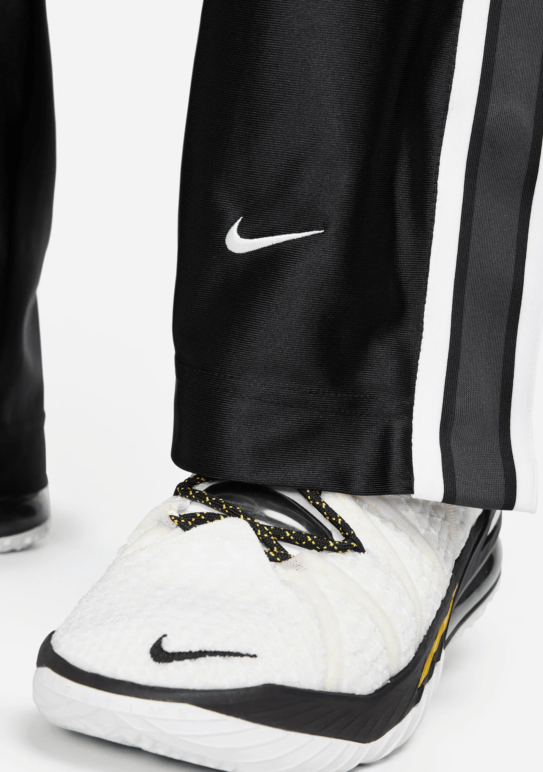 Nike Mens Circa Tearaway Basketball Pants  DX0138 010