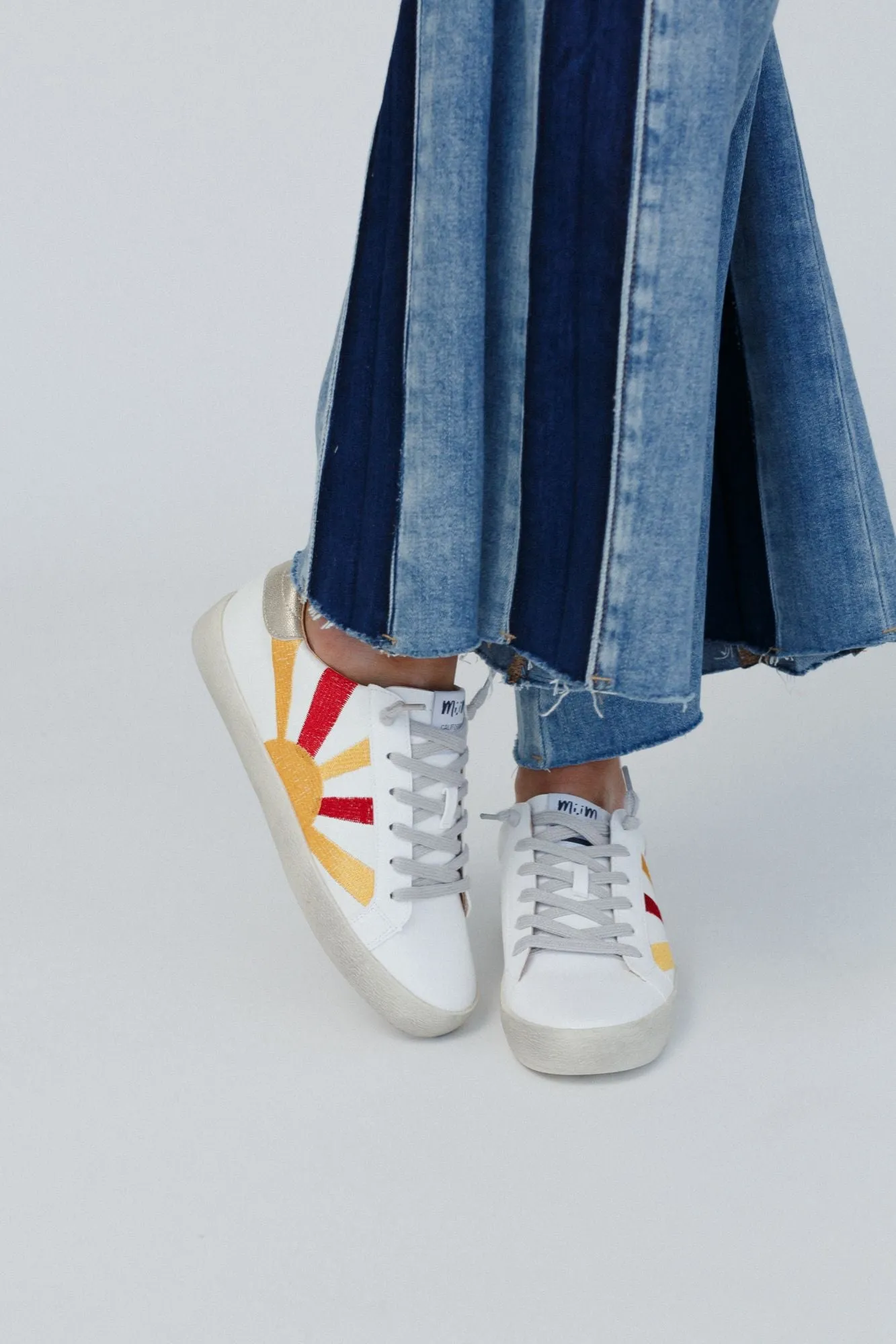 Sun Rays Retro Sneakers - White