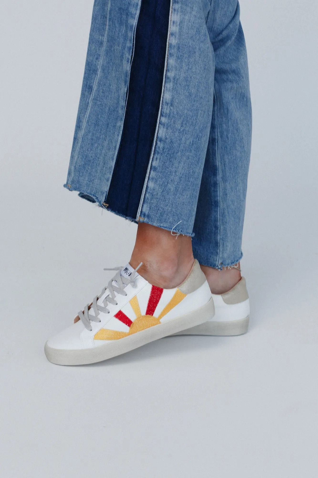 Sun Rays Retro Sneakers - White