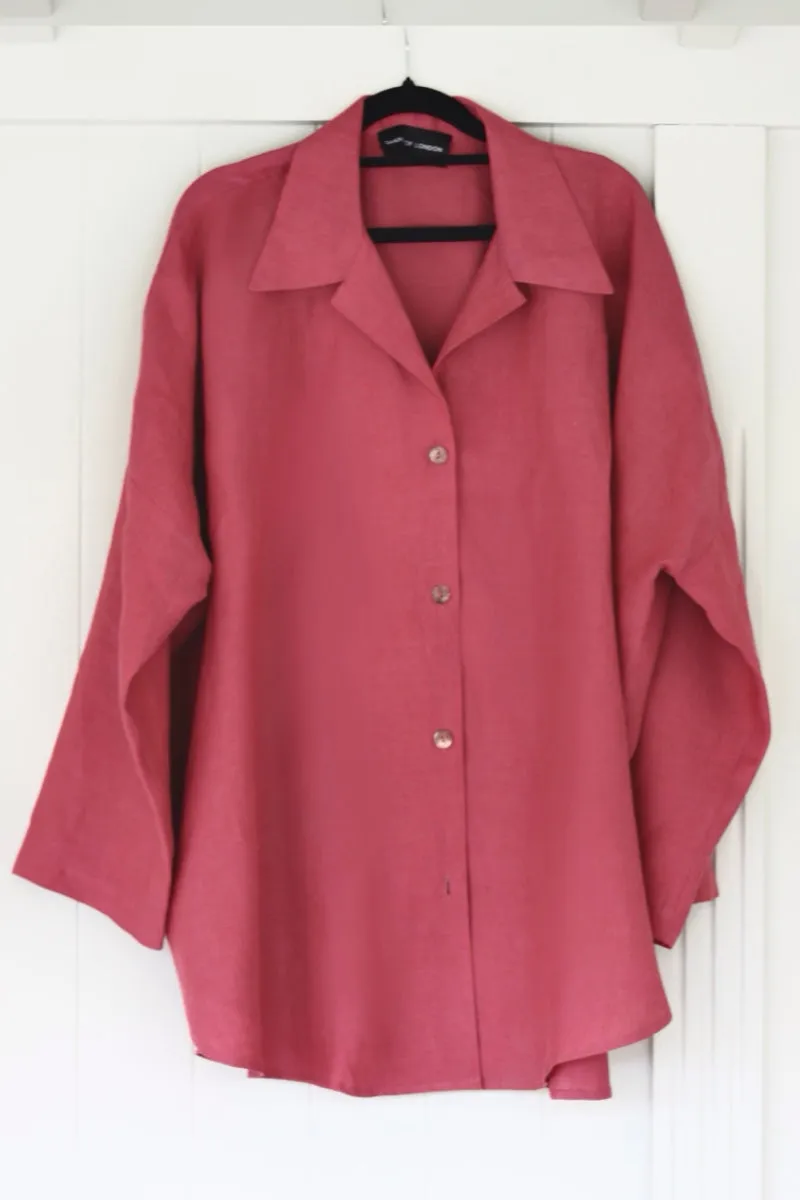 THE TARA OVERSIZED SHIRT IN RASPBERRY BELLINI IRISH LINEN