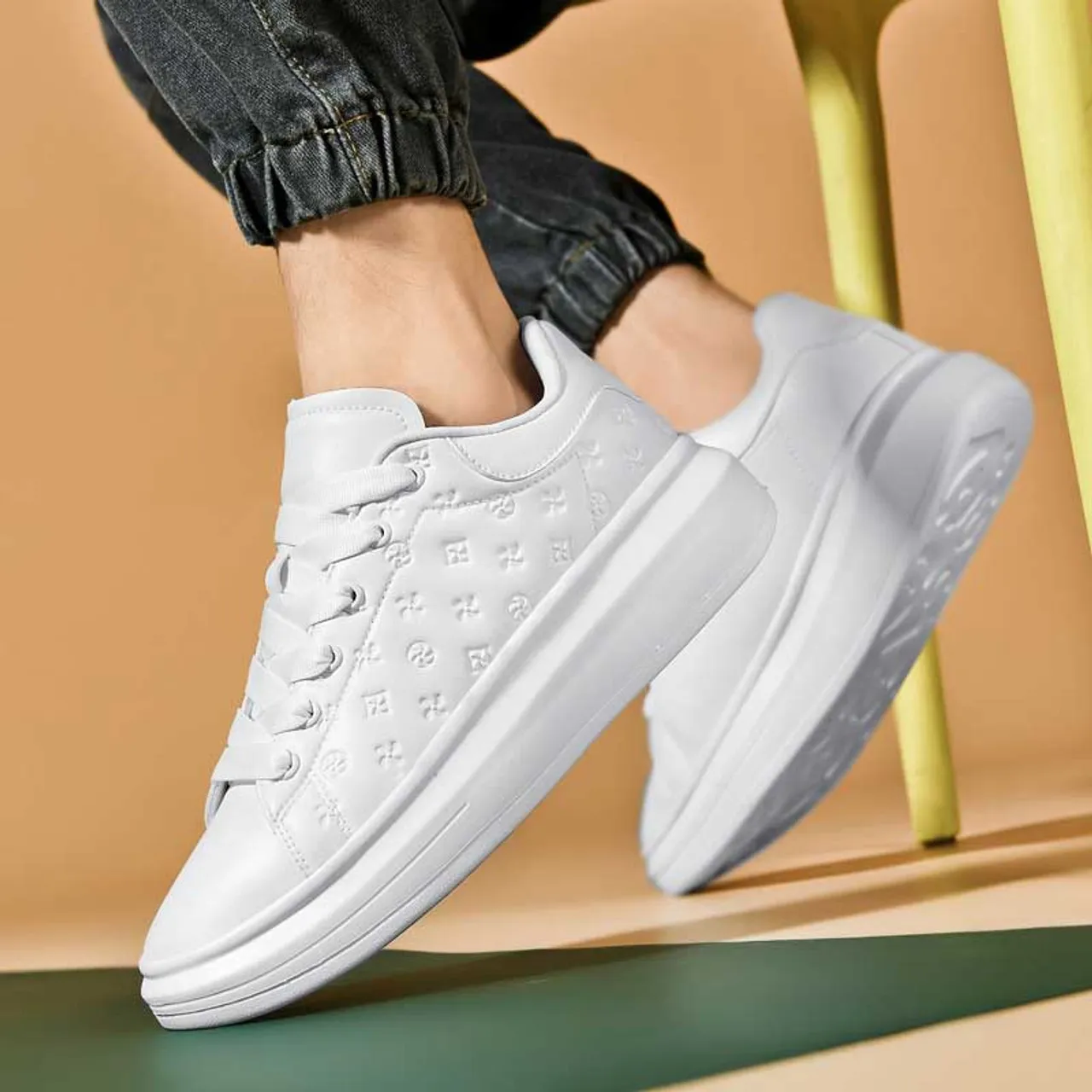 White patterned casual shoe sneaker 2456