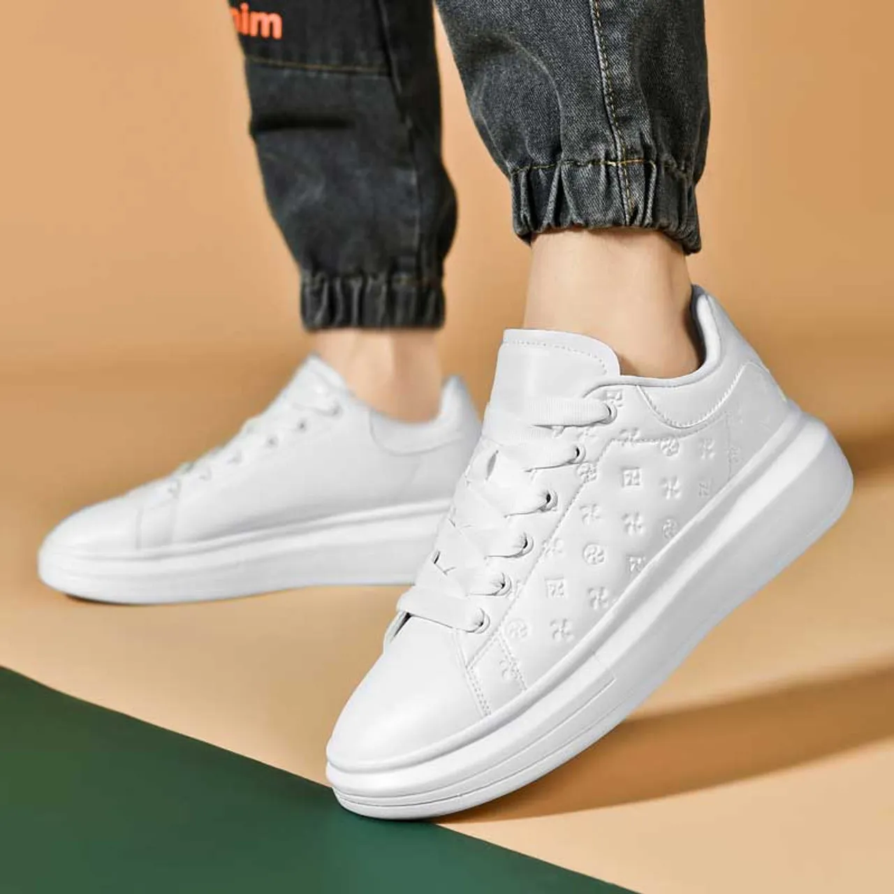 White patterned casual shoe sneaker 2456