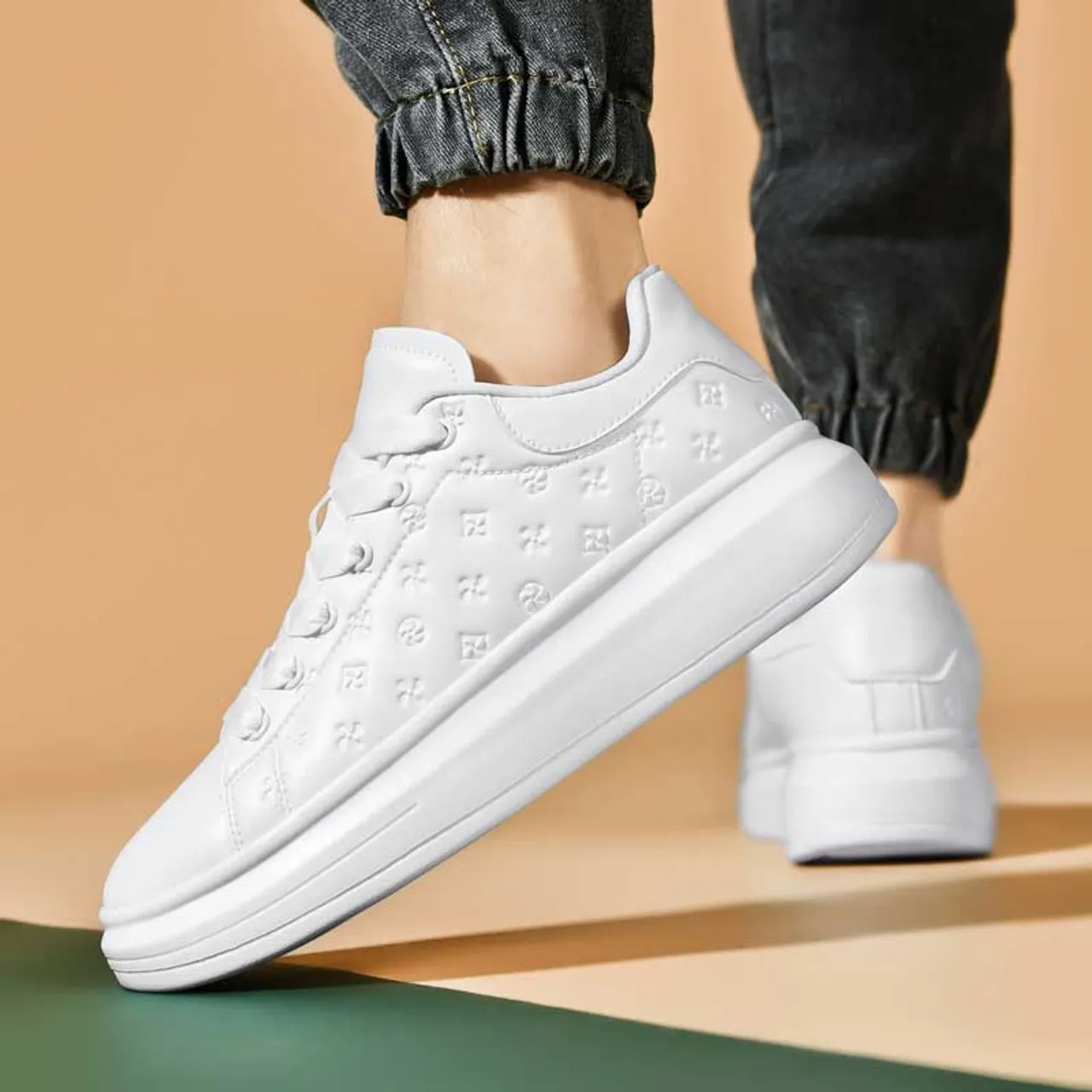 White patterned casual shoe sneaker 2456