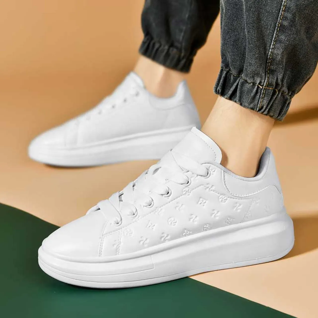 White patterned casual shoe sneaker 2456